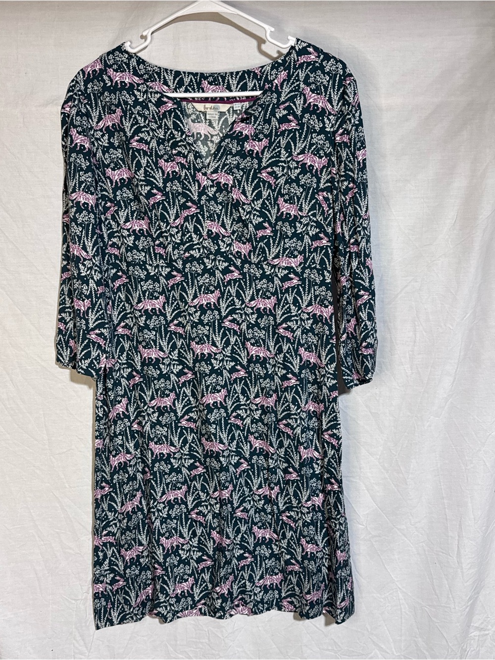 Boden Fox and Hare Floral V-Neck Shift Dress in Green and Pink